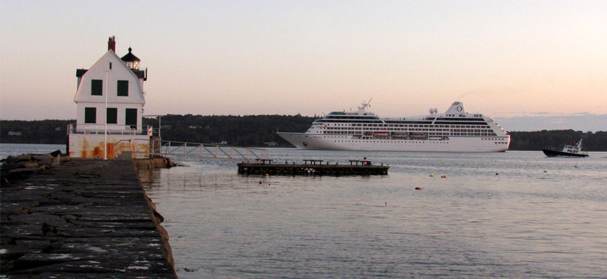 When a Working Harbor Meets Leisure